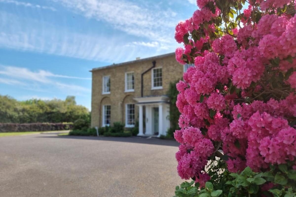 Hadlow Manor Hotel Buitenkant foto